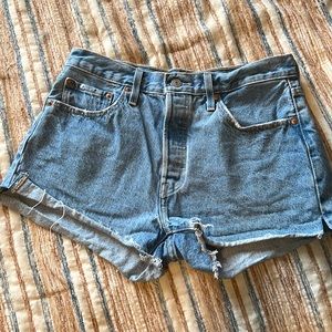 Levi’s 501 cut off Jean shorts